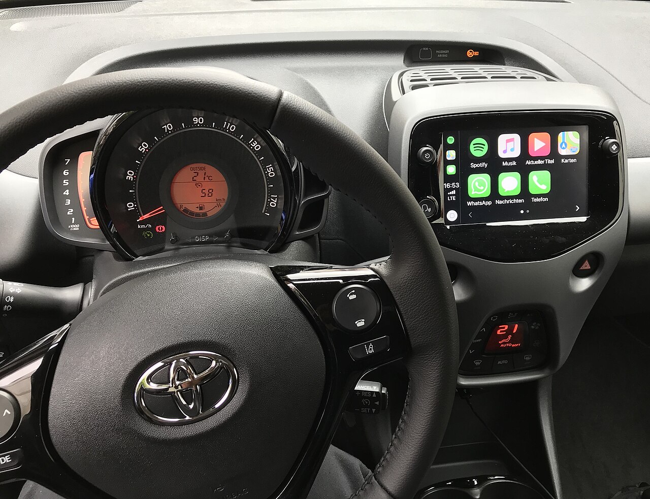 Apple CarPlay affiché sur l’écran d’une voiture